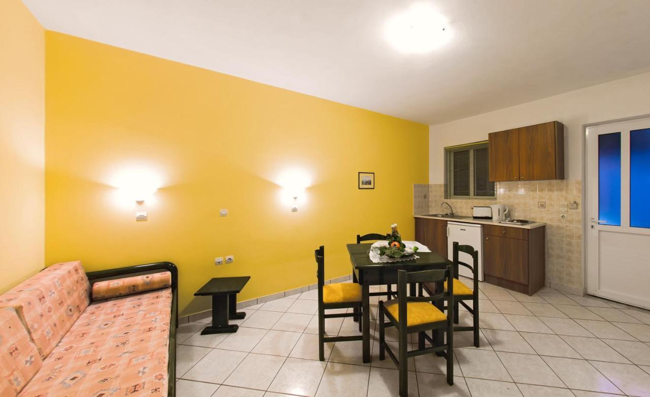 Remezzo Studios & Apartments Ammoudi Dış mekan fotoğraf